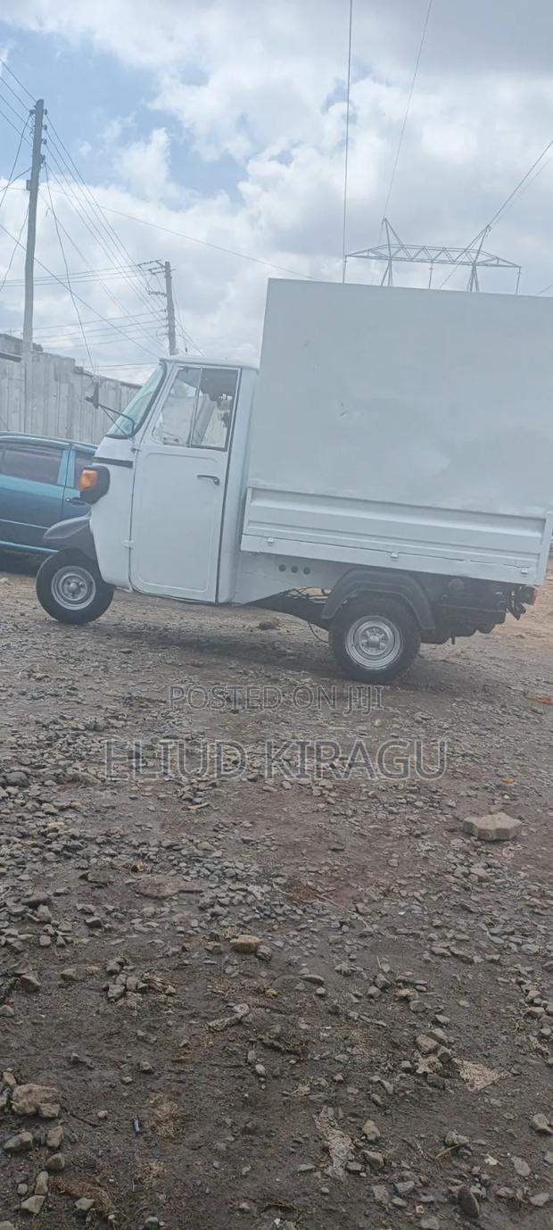 Piaggio 2024 White - thumbnail 4
