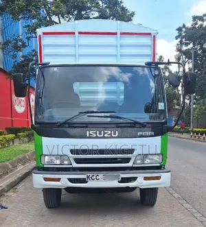 Isuzu Frr33 Enclosed Body