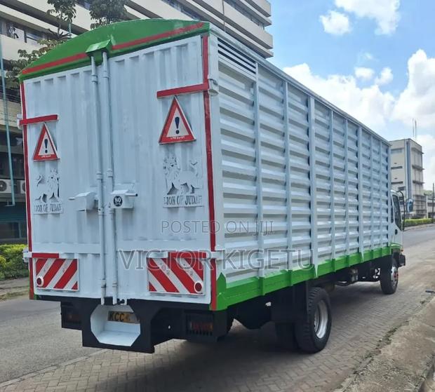 Isuzu Frr33 Enclosed Body - thumbnail 3