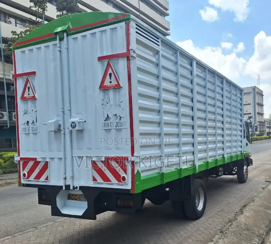 Isuzu Frr33 Enclosed Body 2014 White