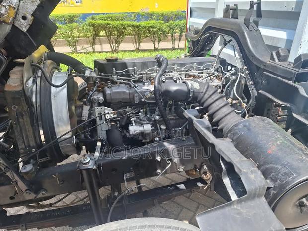 Isuzu Frr33 Enclosed Body - thumbnail 8