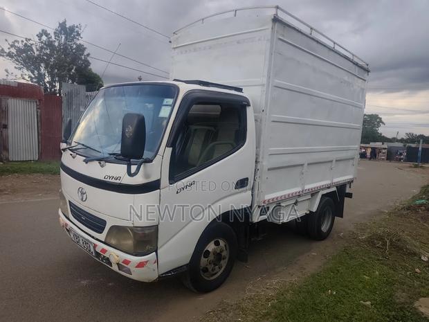 Toyota Dyna 2003 White