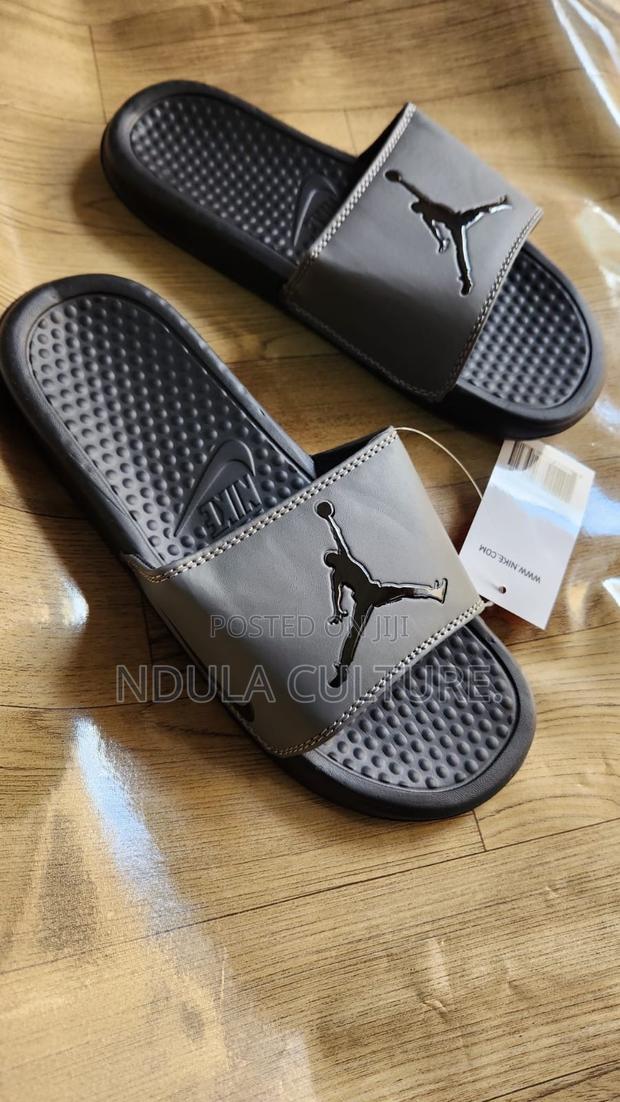 Nike //Jordan //Adidas Benassi Slides