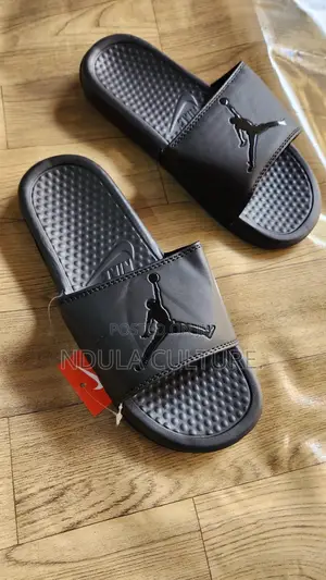 Nike //Jordan //Adidas Benassi Slides