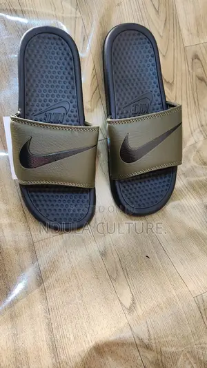 Nike //Jordan //Adidas Benassi Slides