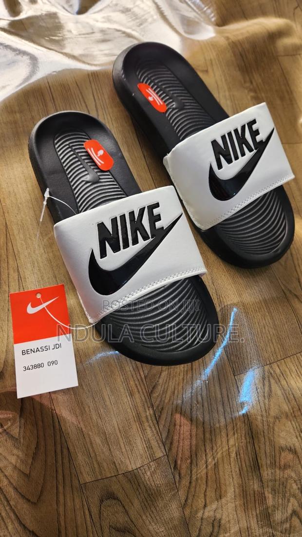 Nike //Jordan //Adidas Benassi Slides - thumbnail 9