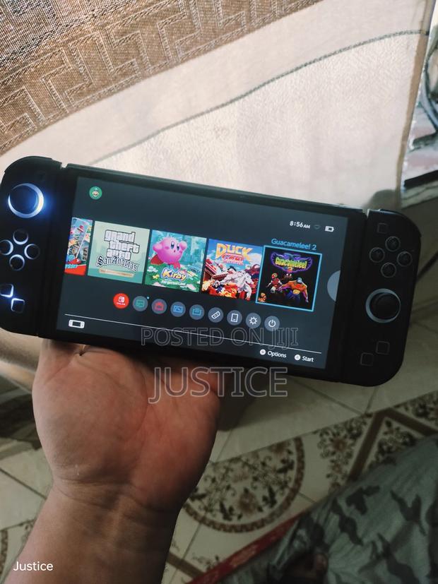 Nintendo Switch Oled Chipped - thumbnail 6