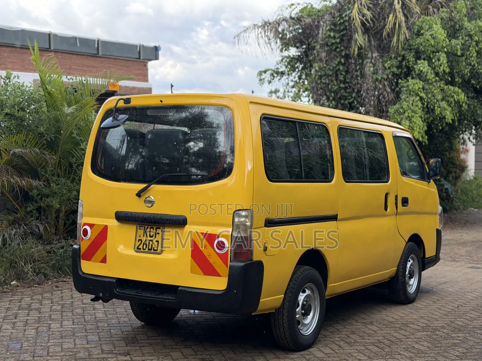 Nissan Caravan (Urvan) 2008 Yellow