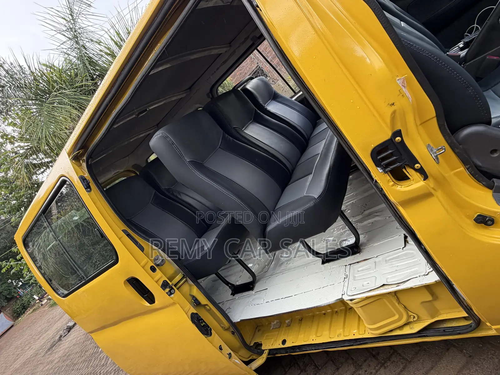 Nissan Caravan (Urvan) 2008 Yellow