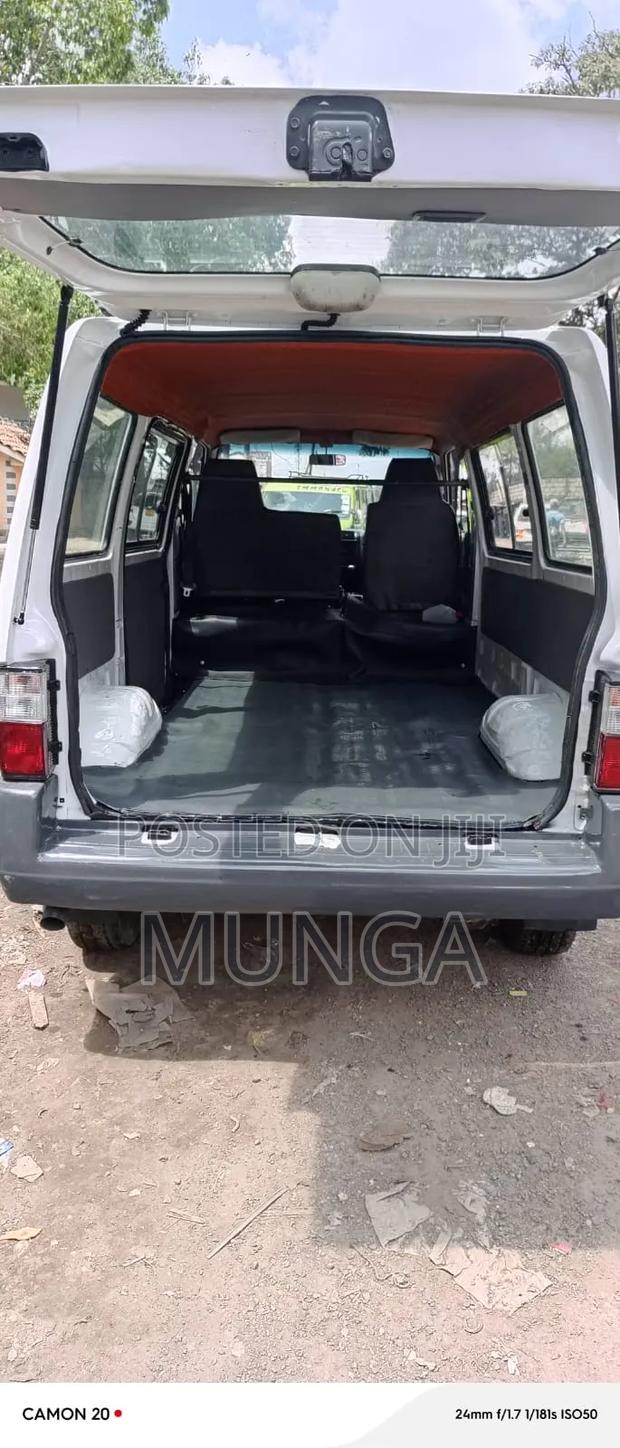 Mazda Bongo 2010 White - thumbnail 4
