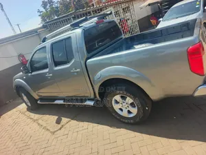 Nissan Navara 2011 Gray