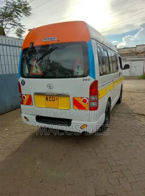 Toyota HiAce 2014 White