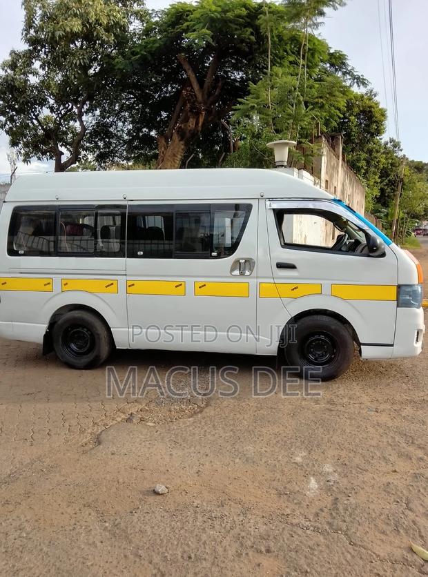 Toyota HiAce 2014 White - thumbnail 2
