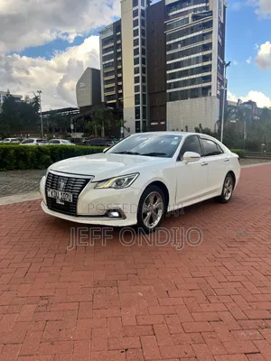 Toyota Crown 2017 White