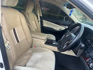 Toyota Crown 2017 White