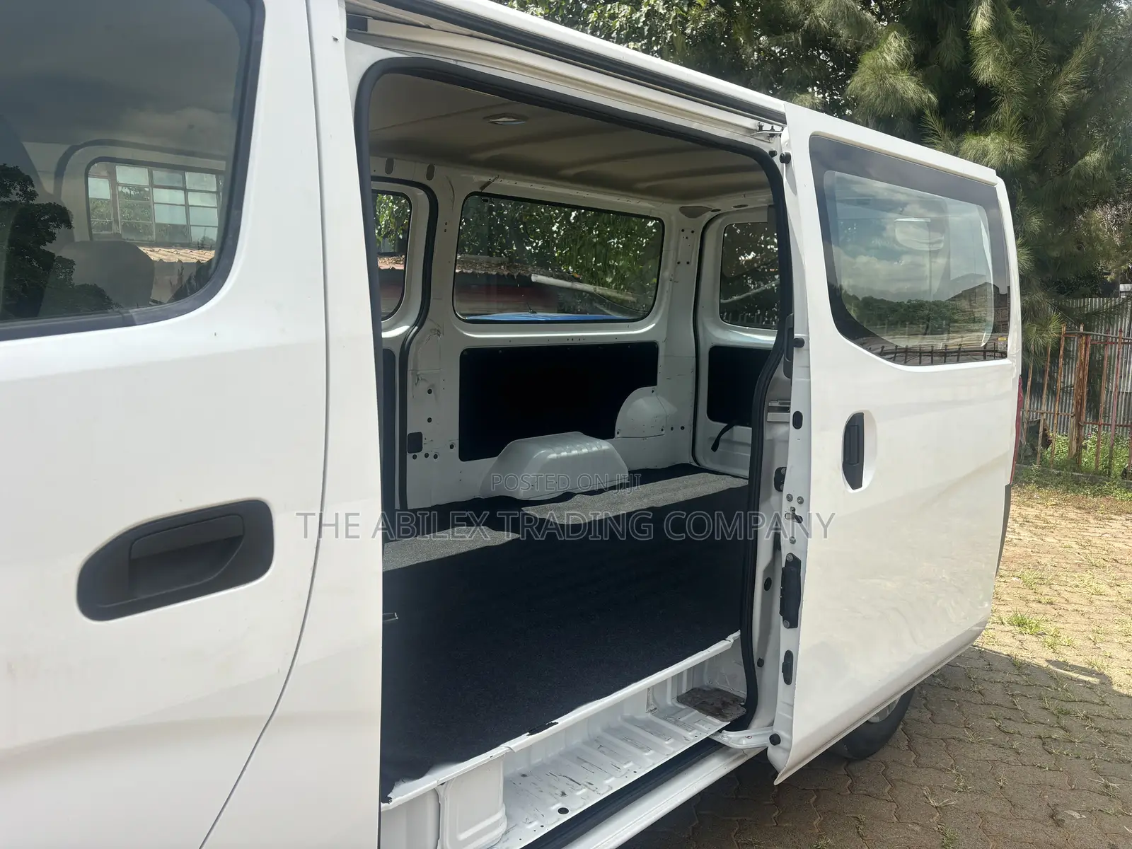 Nissan Caravan (Urvan) 2019 White