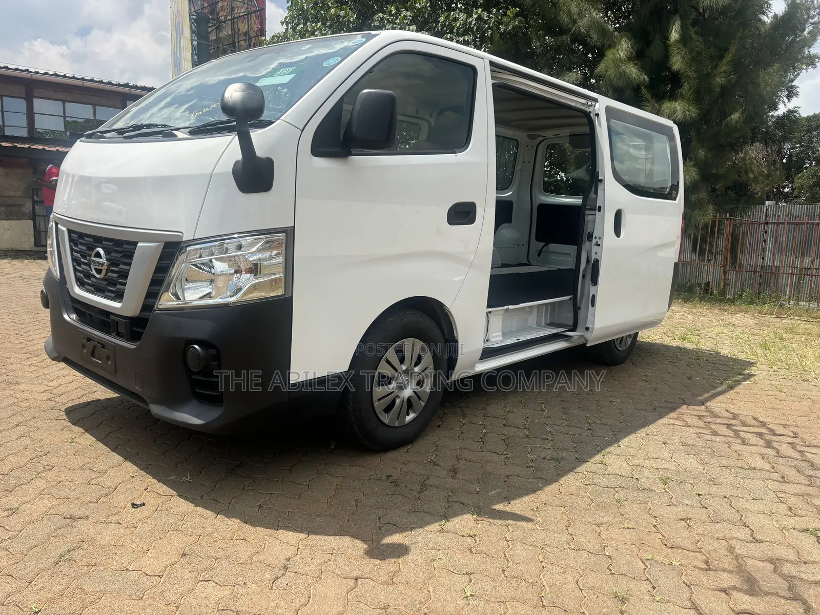 Nissan Caravan (Urvan) 2019 White