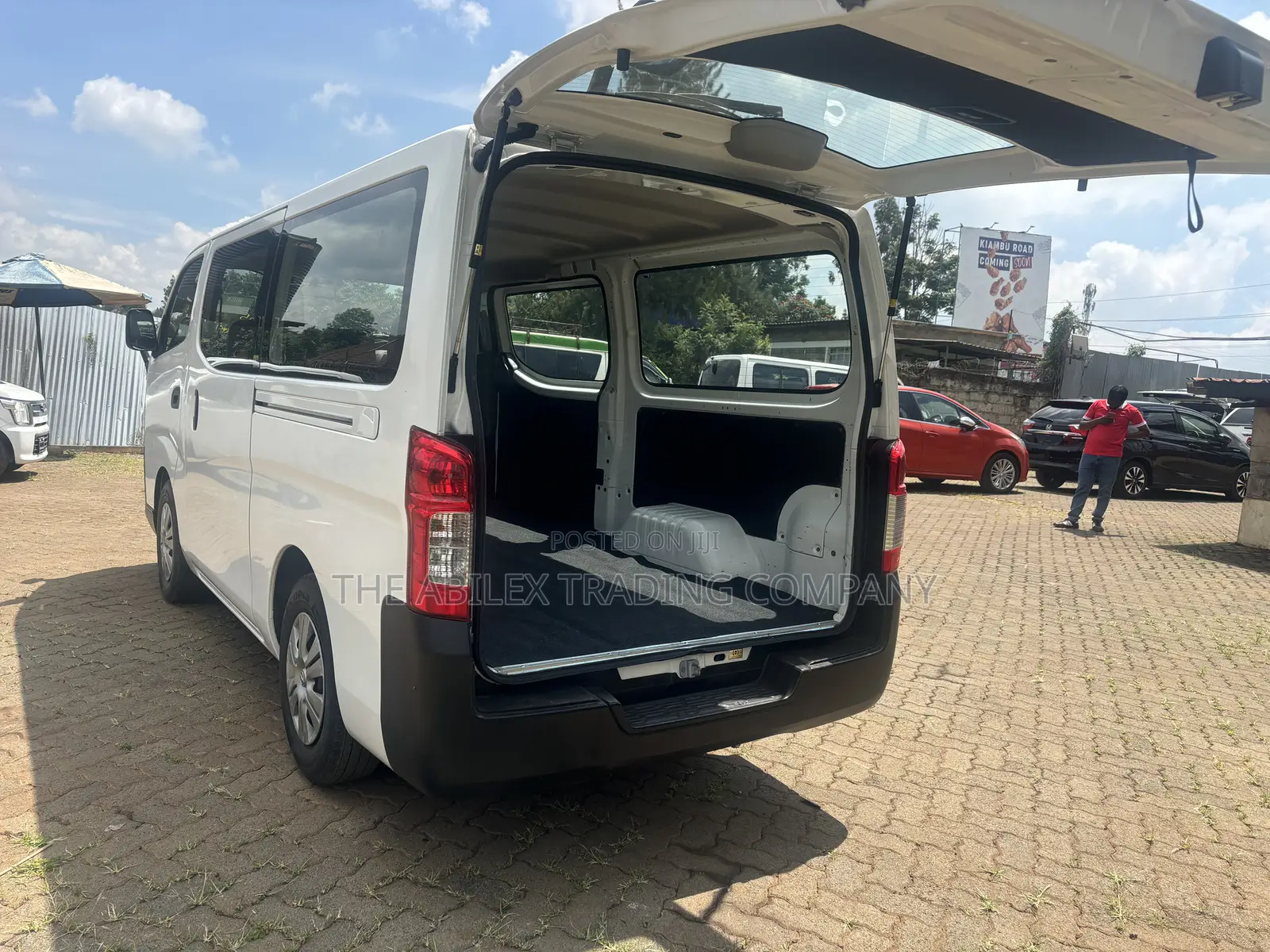 Nissan Caravan (Urvan) 2019 White