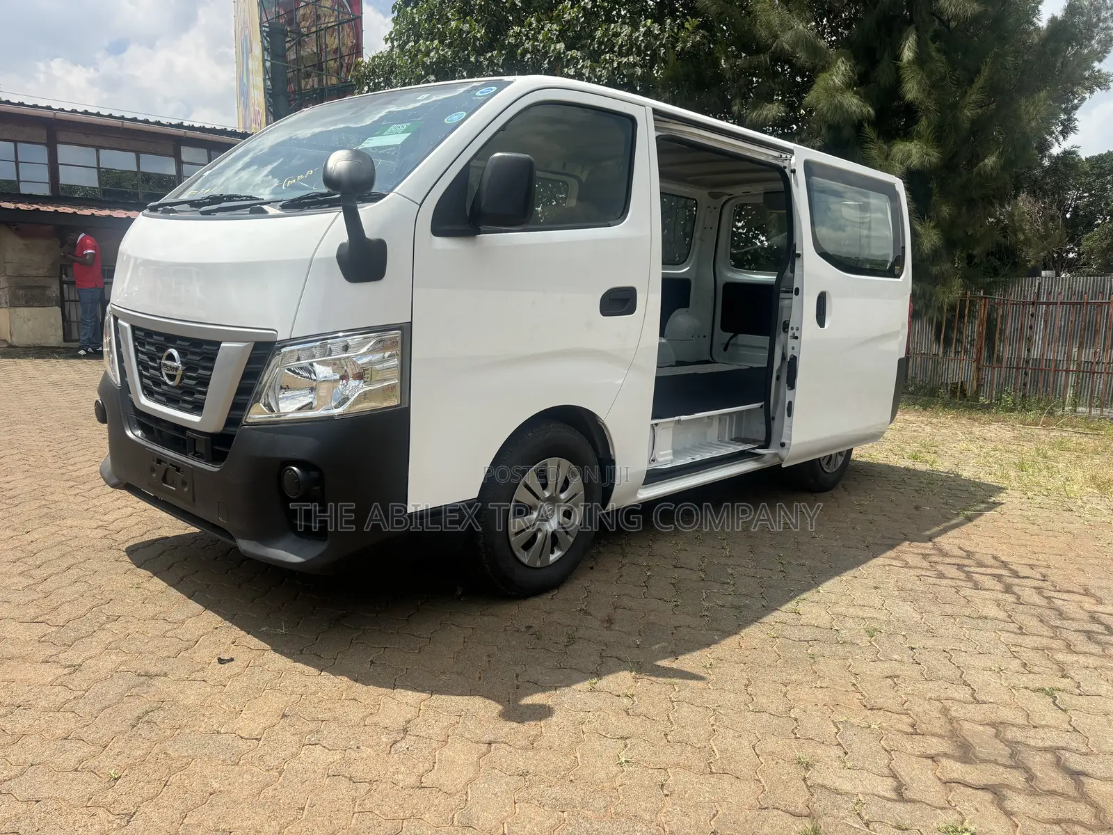 Nissan Caravan (Urvan) 2019 White