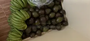 Avocados Both Ripe and Green