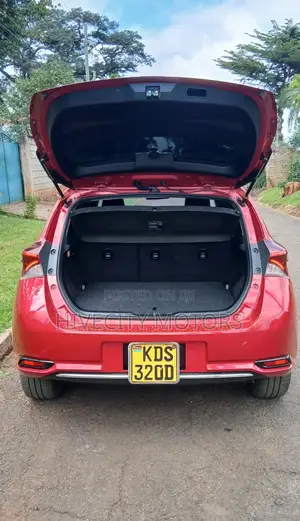 Toyota Auris 2017 Red