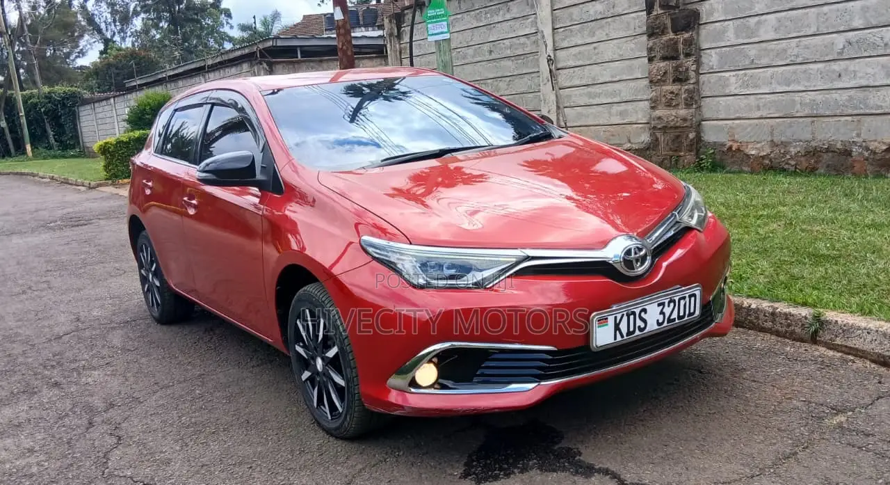 Toyota Auris 2017 Red
