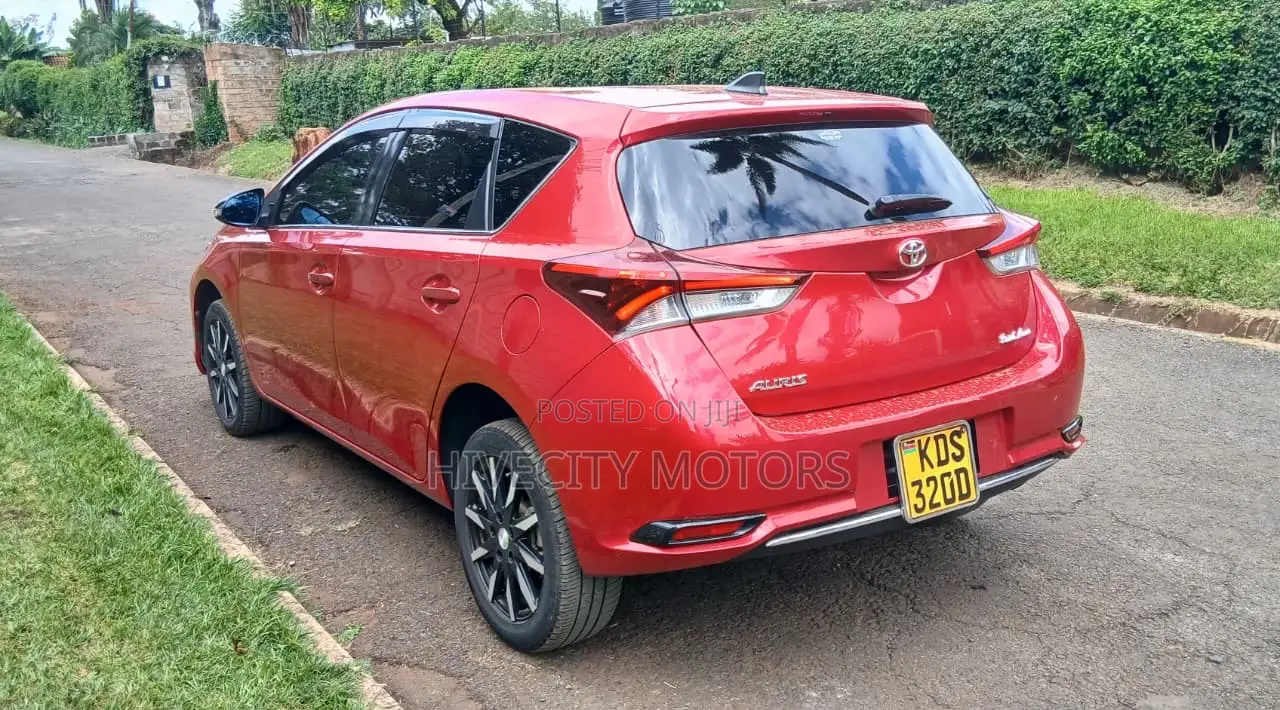 Toyota Auris 2017 Red