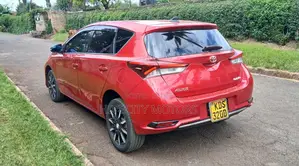 Toyota Auris 2017 Red