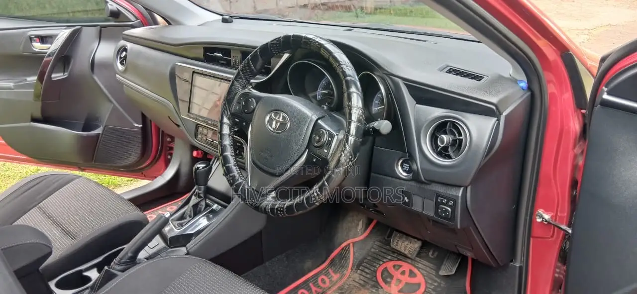 Toyota Auris 2017 Red