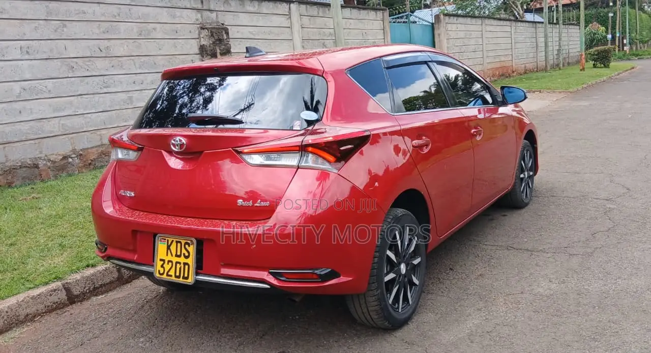 Toyota Auris 2017 Red