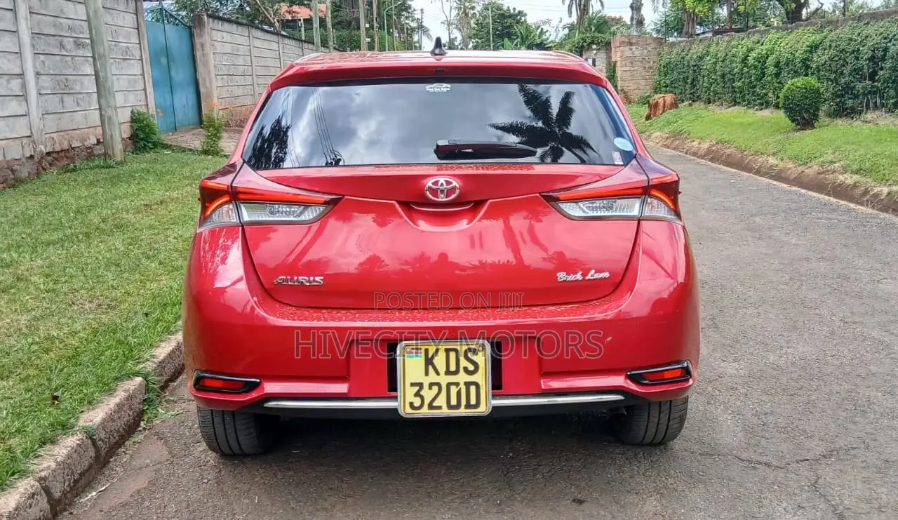 Toyota Auris 2017 Red