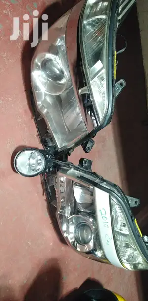 Toyota Voxy 2010 Xenon Headlights
