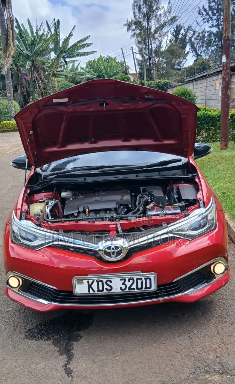 Toyota Auris 2017 Red