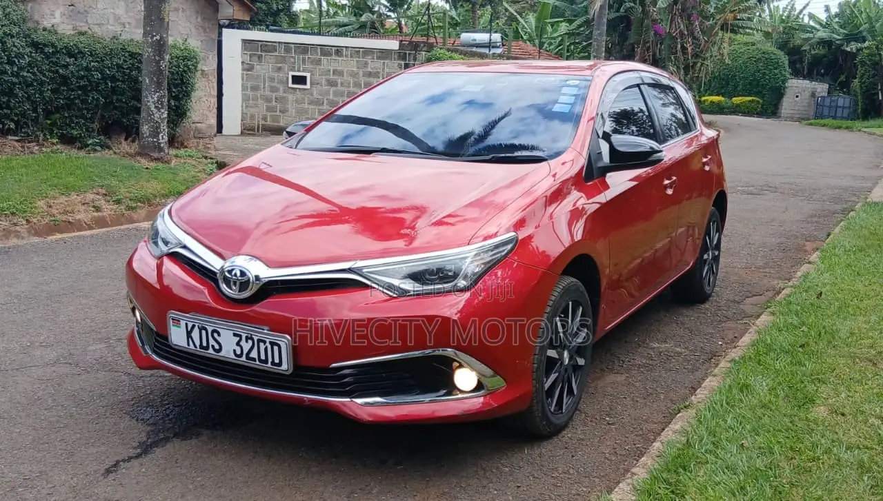 Toyota Auris 2017 Red