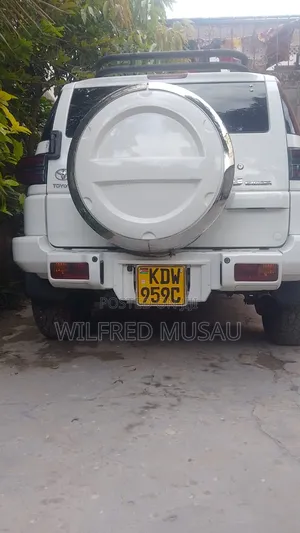 Toyota FJ Cruiser 2016 White