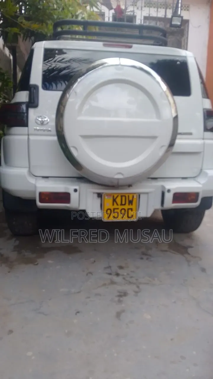 Toyota FJ Cruiser 2016 White