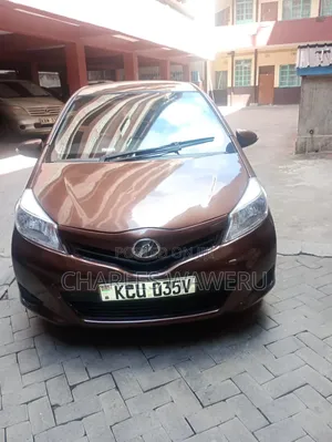 Toyota Vitz 1.0 FWD 5dr 2012 Maroon