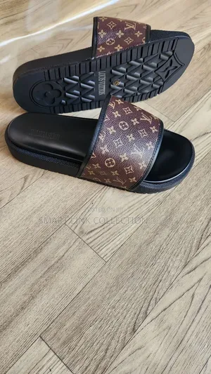 Burberry / Lv Men Sandals