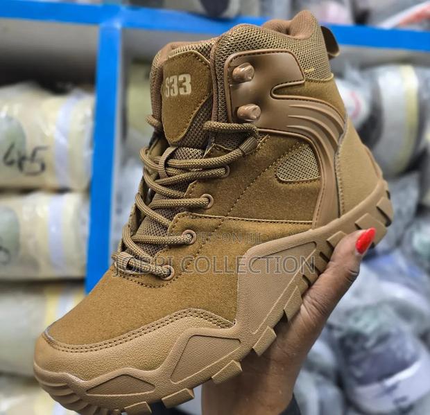A533 Outdoor Desert Boots - thumbnail 2