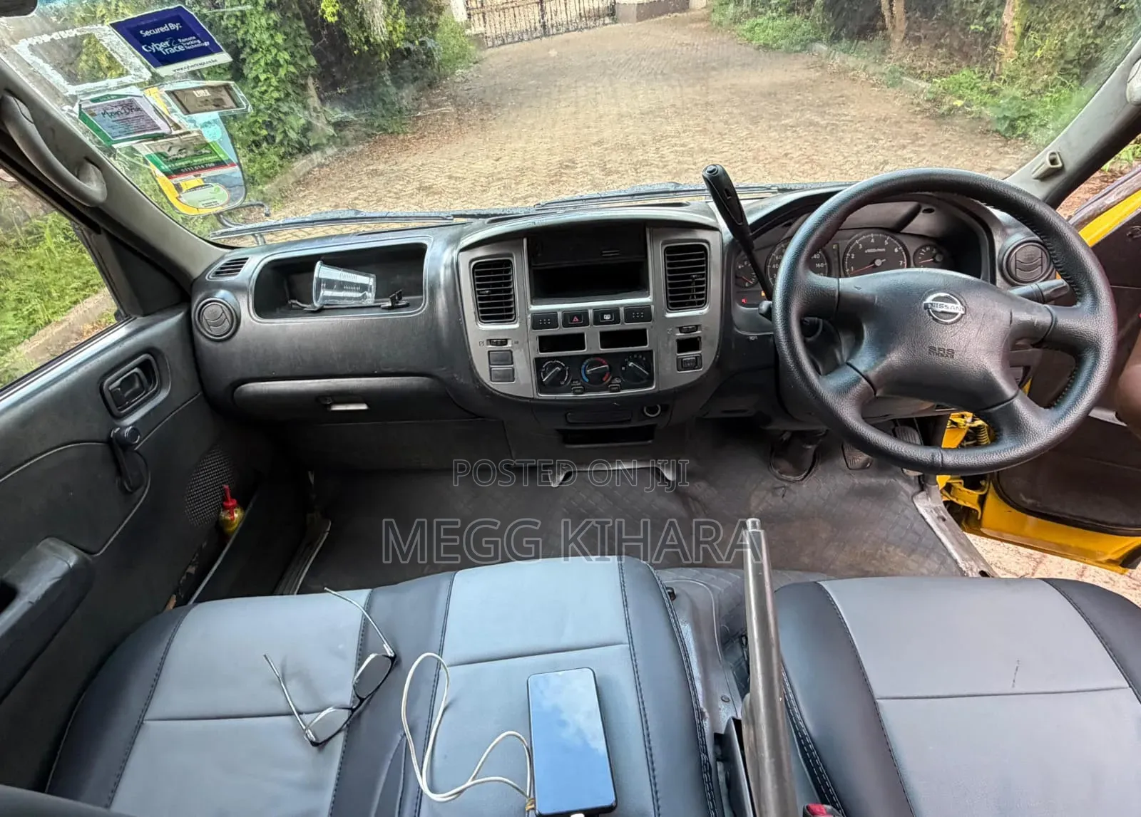 Nissan Caravan (Urvan) 2008 Yellow