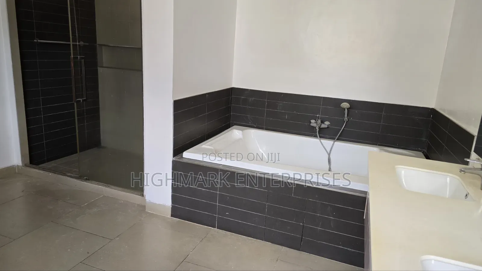 5bdrm Villa in Kaputei Gardens, Muthangari for rent