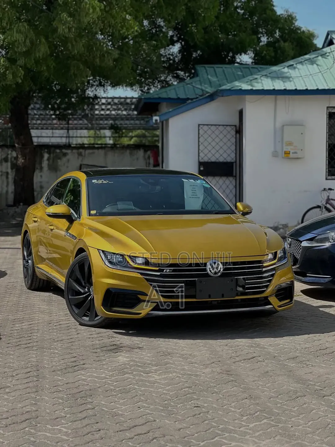 Volkswagen Arteon 2.0T SEL Premium R-Line w/20 AWD 4MOTION 2019 Yellow