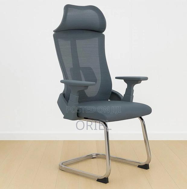 Office Chair : Cushioned Reception Area Chair - thumbnail 3