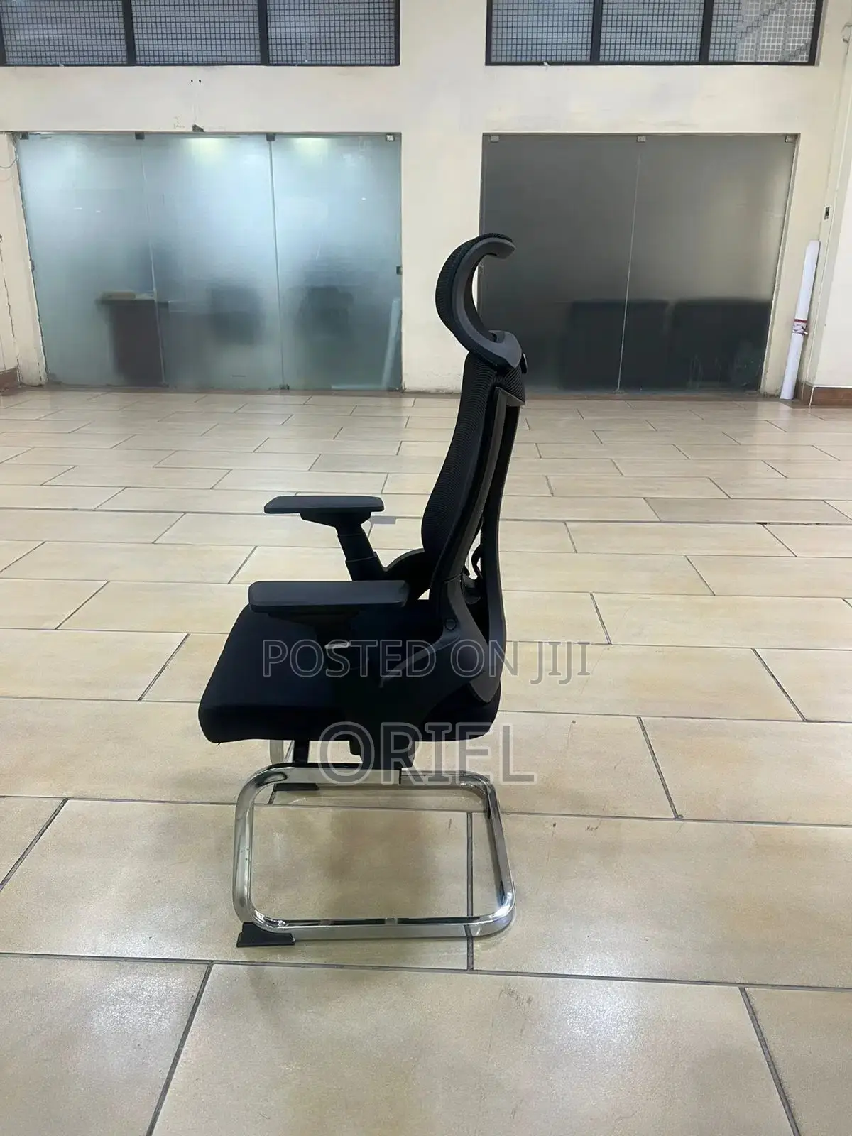 Office Chair : Cushioned Reception Area Chair