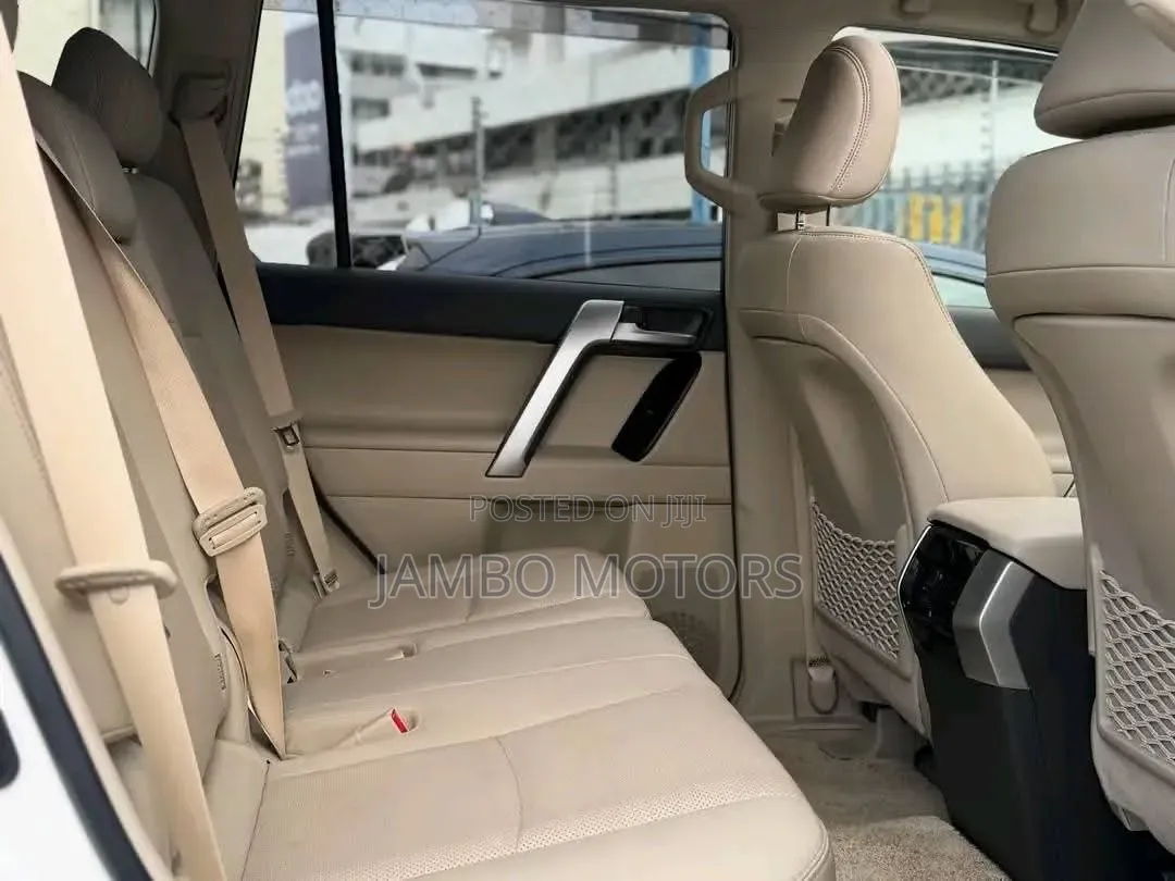 Toyota Land Cruiser Prado 2.7 2022 White