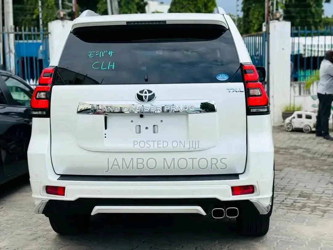 Toyota Land Cruiser Prado 2.7 2022 White