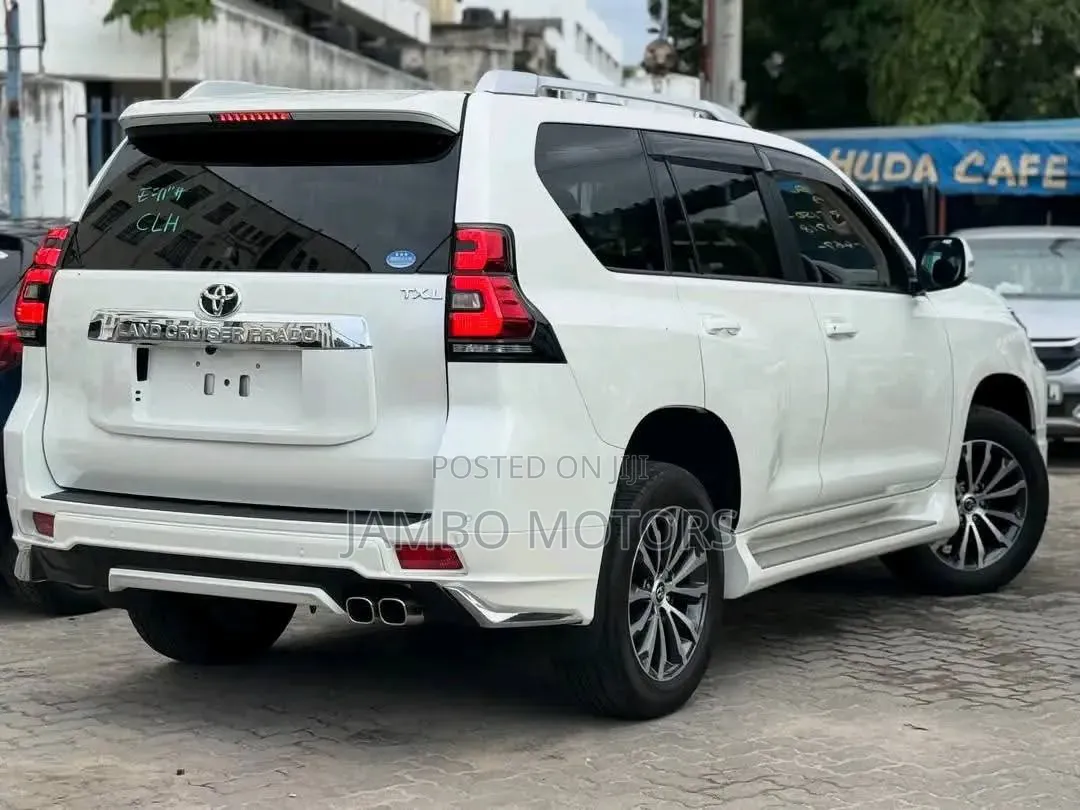 Toyota Land Cruiser Prado 2.7 2022 White