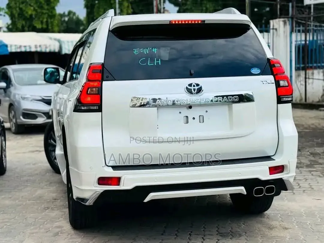Toyota Land Cruiser Prado 2.7 2022 White