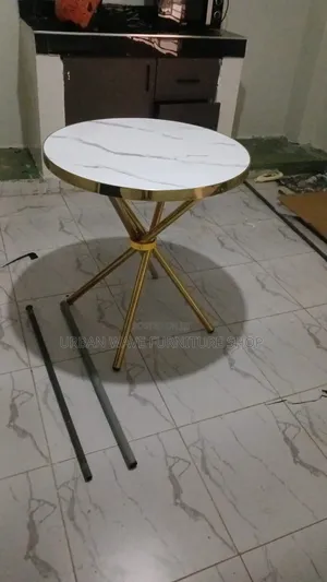 Decor Round Table