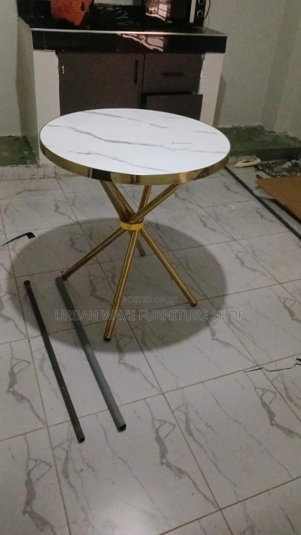 Decor Round Table